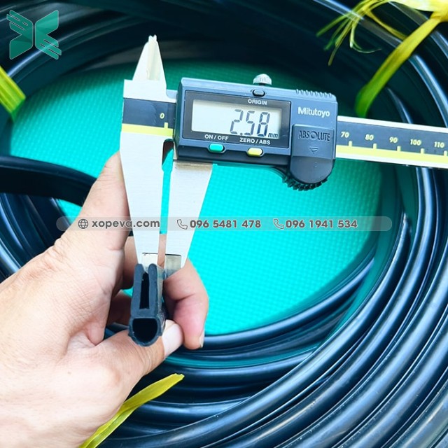 Black EPDM rubber U-profile gasket 24x10x3
