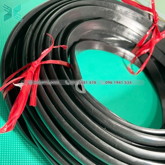 EPDM rubber D-profile gasket 20x10x3