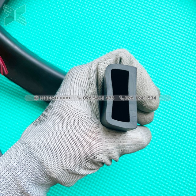 Standard rubber D-profile seal 40x20x4.5