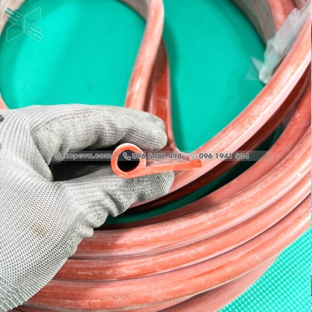 Red silicone gasket in P-shape 39x15x3