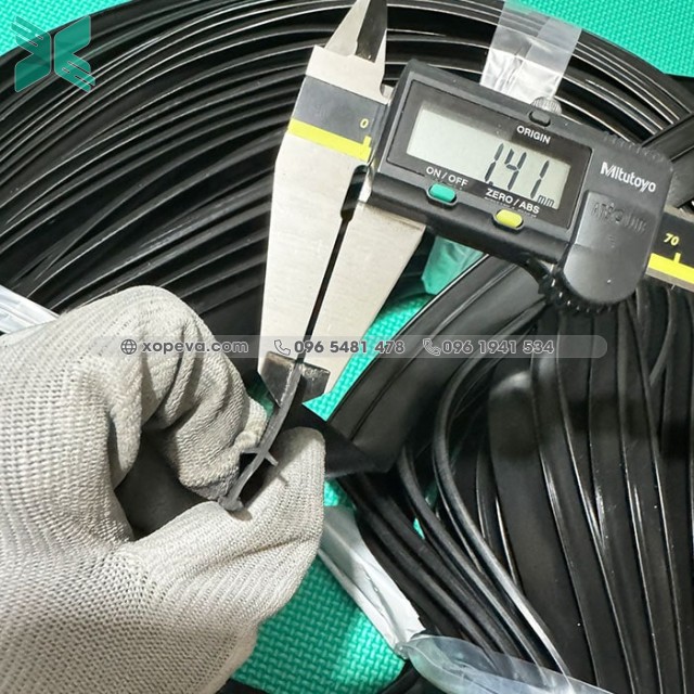 EPDM rubber seal T-shaped 4.3x30x6.5